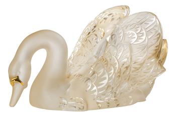 Sculpture cygne tête baissée en cristal lustré or, émaillé or - Lalique